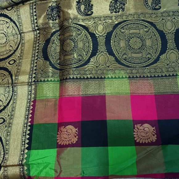 Beautiful brand new silk saree with blouse - Picture 2 of 6